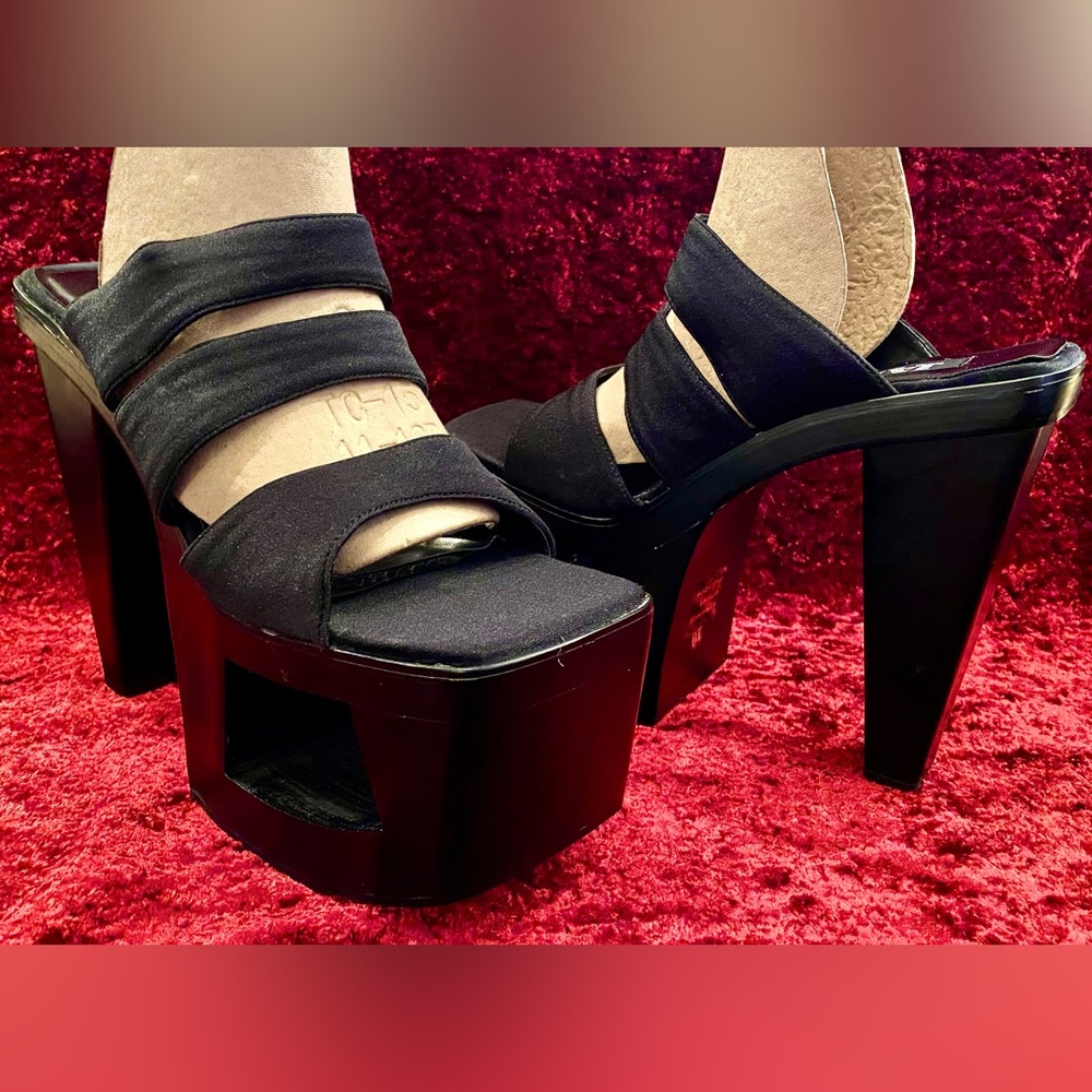 BNIB JANTE A6591 3 Strap Platform Heels 
Size 10 Black